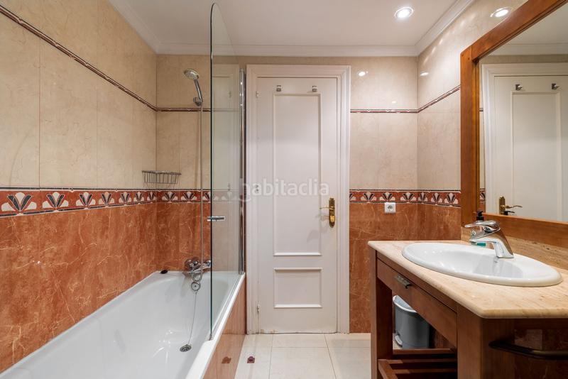 Foto d0f844a8-0d26-4590-8cb2-5052ccaa98ff. House with parking pool in Parque Central Estepona