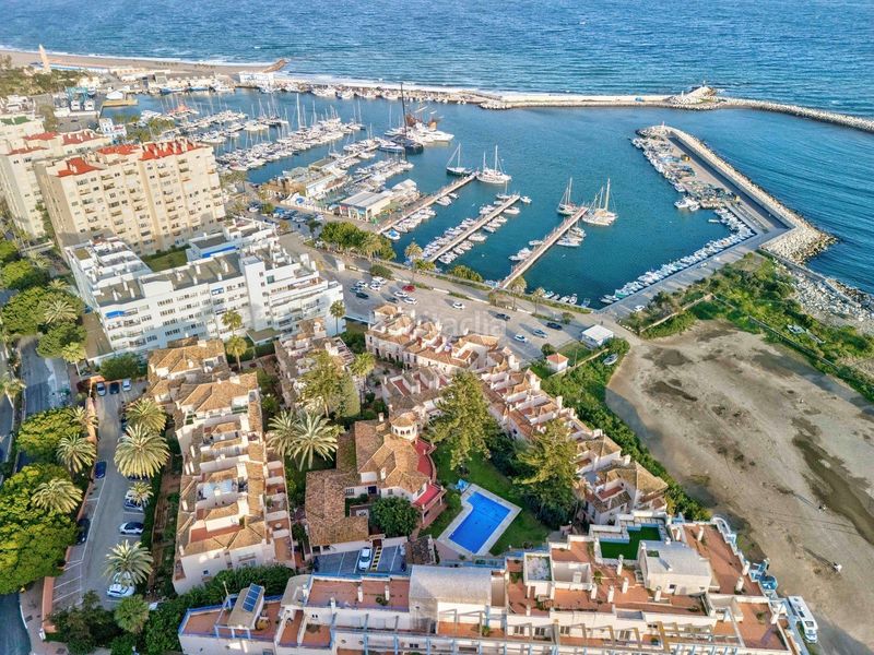 Foto 63604a10-dd4e-4d28-8fac-4be46b8bc777. Dúplex amb aparcament piscina a puerto de Estepona Estepona