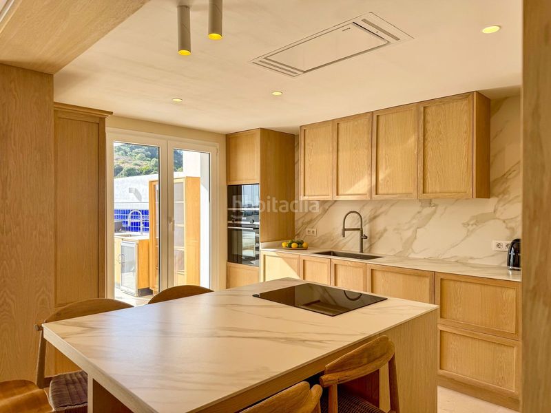 Foto f4b6c4aa-c2bd-453a-827f-6abddbdecd62. Appartamento con parcheggio piscina in Puerto Banús Marbella