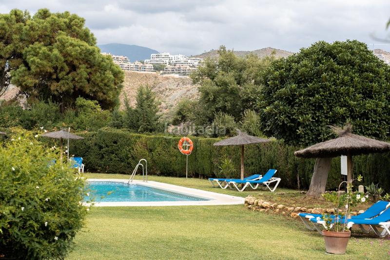 Foto 1978b365-605e-48c1-a886-32b5c6dc061a. Flat with parking pool in Las Brisas Marbella