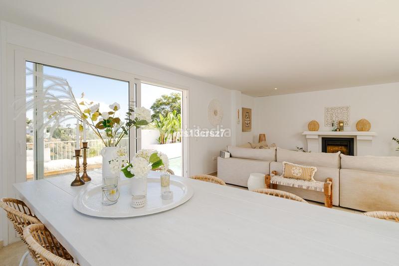 Foto 75fb863f-d615-404d-b658-f4ca518f1685. Casa aparellada amb aparcament a Santa María Marbella