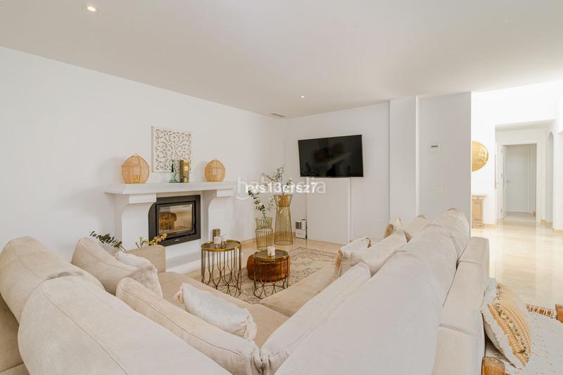 Foto ae57fa46-06f7-4d1a-8108-30fbfb2a5cbe. Casa aparellada amb aparcament a Santa María Marbella