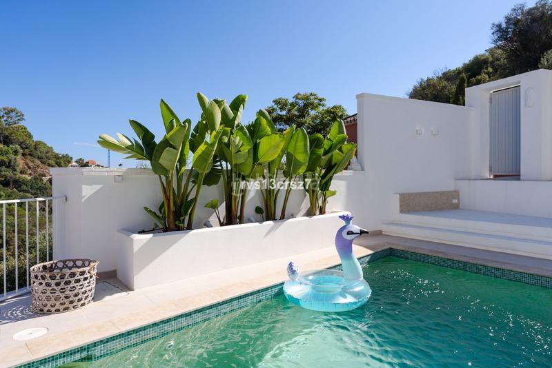 Foto 1302d3e8-edfe-40c3-9188-55318fa2a9fa. Towny house with parking in Santa María Marbella