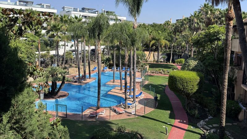 Foto dbba40ad-49c9-487d-800c-5376c02ee739. Dúplex amb aparcament piscina a Parque Central Estepona