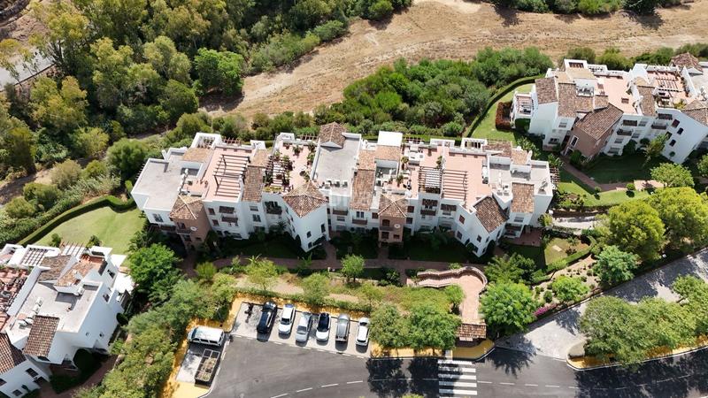 Foto 0eeb77ea-f7d0-4117-a39f-4f75ae1adb7e. Erdgeschoss mit parking pool in Benahavís pueblo Benahavís