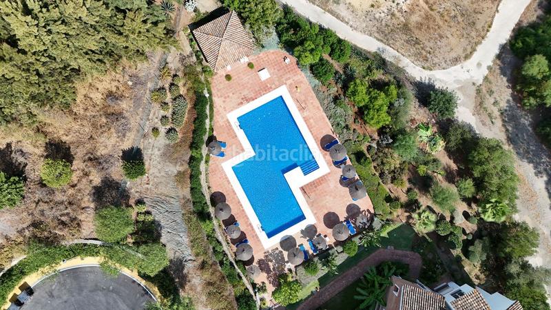 Foto efe06c0d-0a92-4d9f-bdf6-3bd0544cd912. Rez-de-chaussée avec parking piscine dans Benahavís pueblo Benahavís