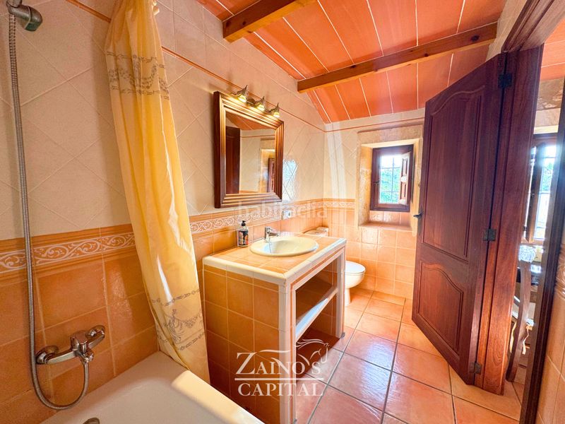 Foto a1aac408-4d7e-4cc2-9d8d-fbd1fda44637. Masía casa mallorquina con licencia turística para 10 plazas en Santanyí