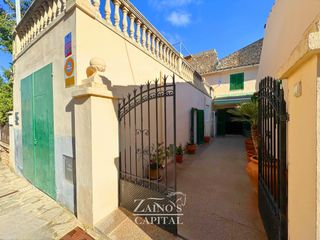 Bauernhof in Petra. Casa mallorquina con garaje, patio y terraza en petra