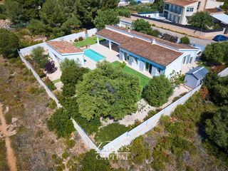 Casa  Sa pleta. Chalet privado de 220 m con piscina, parking, amplio jardín y ca