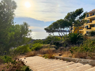 Etagenwohnung in Santa Ponça. Piso en urbanización de primera línea de mar con parking y pisci