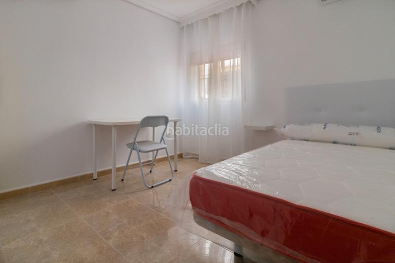 Foto ef4ed75f-7bf3-4679-b344-288db2a4e4de. Alquiler piso  en alquiler temporal para estudiantes en triana, en Sevilla