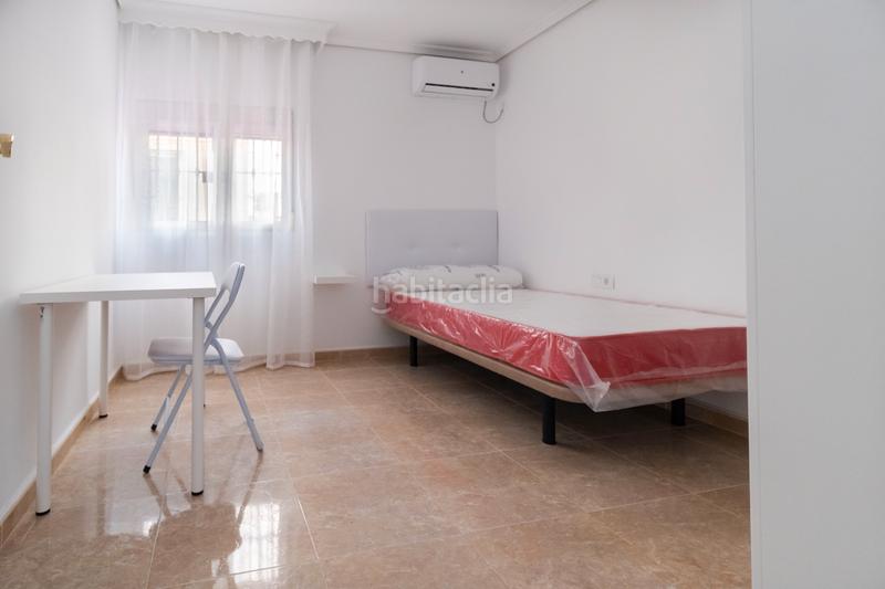 Foto df6380bb-846c-4761-a931-d8529f0a2a36. Rent flat with heating in Triana Este Sevilla