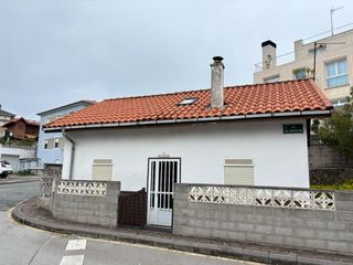Haus in Suances. Casa independiente junto a la playa de la concha