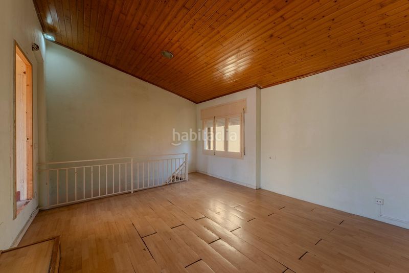 Foto 2080a110-fea3-41b5-a9b2-d56edc12ffc8. Casa adossada amb aparcament a Anglès