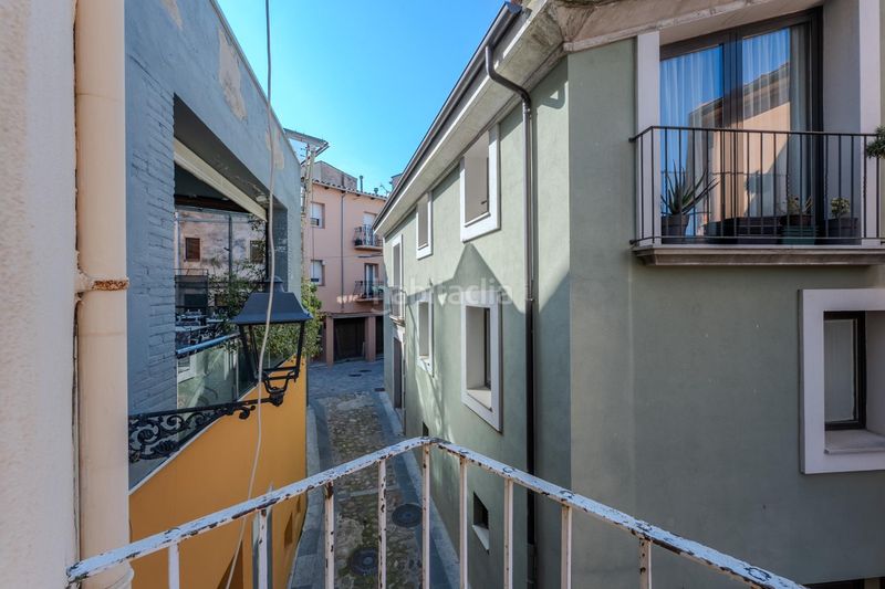 Foto 828eb163-4087-44e5-a5a2-6c739ac372c1. Casa adossada amb aparcament a Anglès