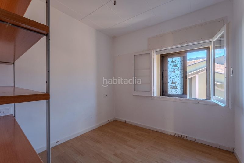 Foto aa1c3421-5be3-492c-a873-f8b8b9d5ad8d. Casa adossada amb aparcament a Anglès