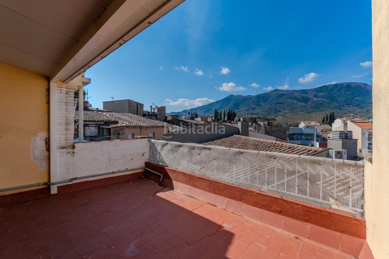 Foto bd4e5864-5016-4fcc-98b1-070ff20d1350. Casa adossada amb aparcament a Anglès
