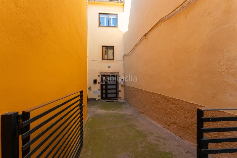 Foto c19733a1-372e-4b01-a0cf-92bc866e634f. Casa adossada amb aparcament a Anglès