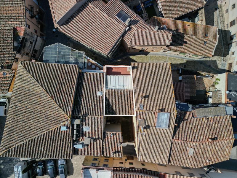 Foto c2e20e87-bafa-4732-8587-43732fbefe26. Casa adossada amb aparcament a Anglès