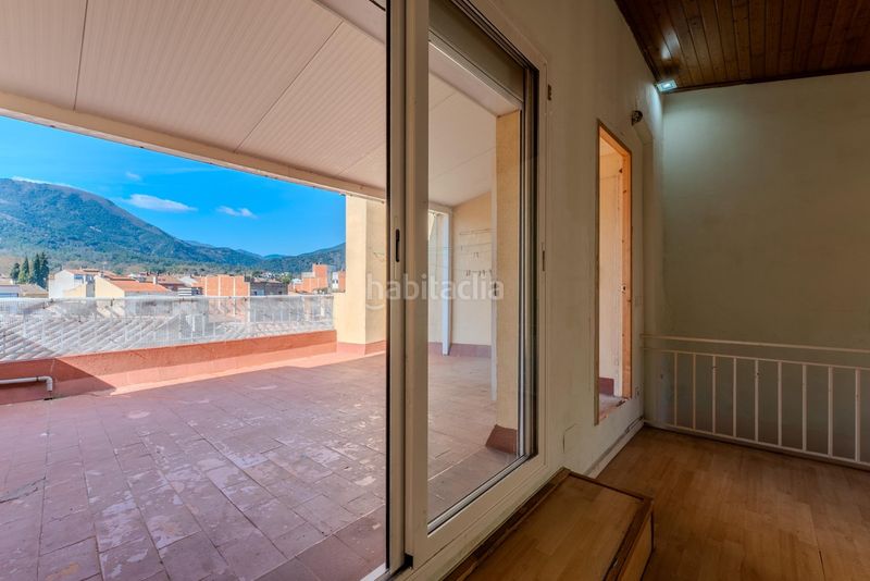 Foto c45521d2-78e7-4e30-8b68-d1458dc3d025. Casa adossada amb aparcament a Anglès