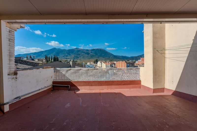 Foto c51c6927-3b63-4ccb-9104-dd083dbda1b7. Casa adossada amb aparcament a Anglès