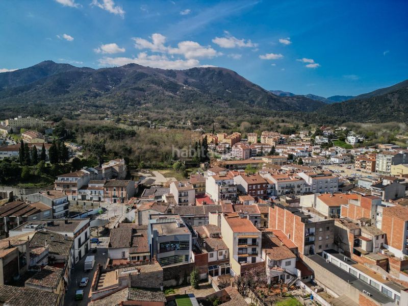 Foto de0cc084-ee72-4709-abbd-82c613a7a794. Casa adossada amb aparcament a Anglès