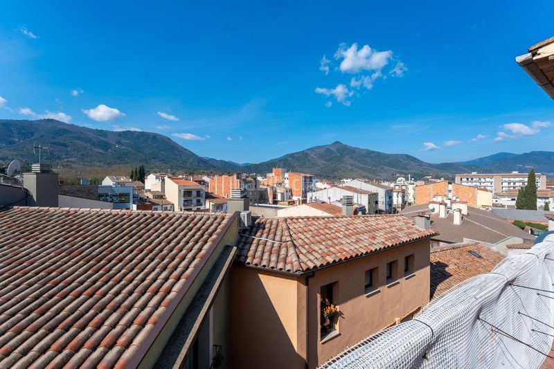 Foto eee162ce-2a47-4723-81e3-a04b2452ce02. Casa adossada amb aparcament a Anglès