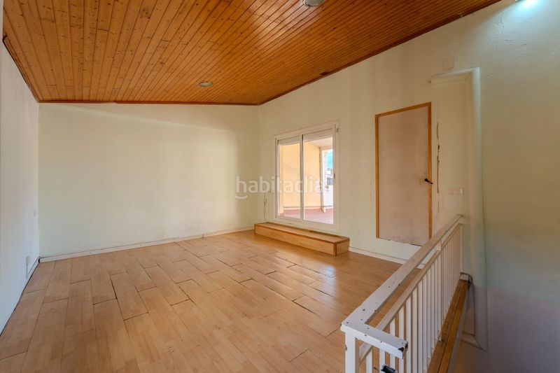 Foto f0352b5d-dd9e-42cf-bdb3-a93f4270ff52. Casa adossada amb aparcament a Anglès