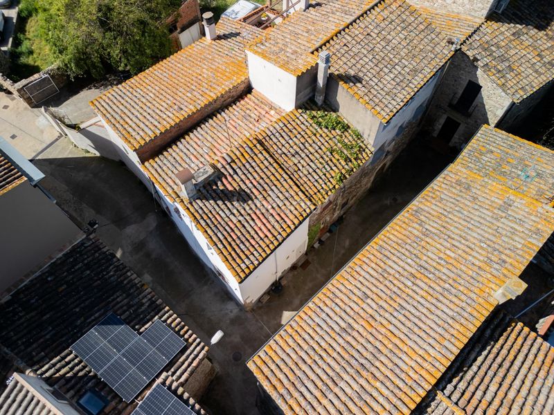 Foto ffe24da5-9c50-4b82-a6af-462bf62f6512. Casa adosada en Bordils