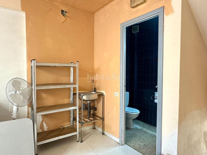 Foto a2486cd0-1a44-4577-b28c-be83d5f53adf. Casa adosada en Anglès