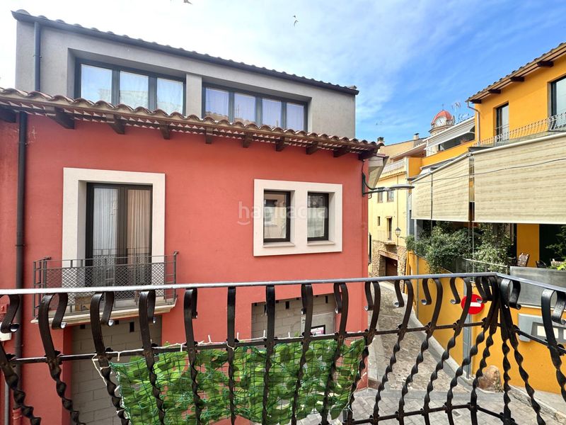 Foto f70d0dde-e9cc-4107-bfec-cb5fb0f83741. Casa adosada en Anglès