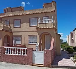 Casa adosada  Calle canarias. ¡descubre tu nuevo hogar en la costa blanca!
