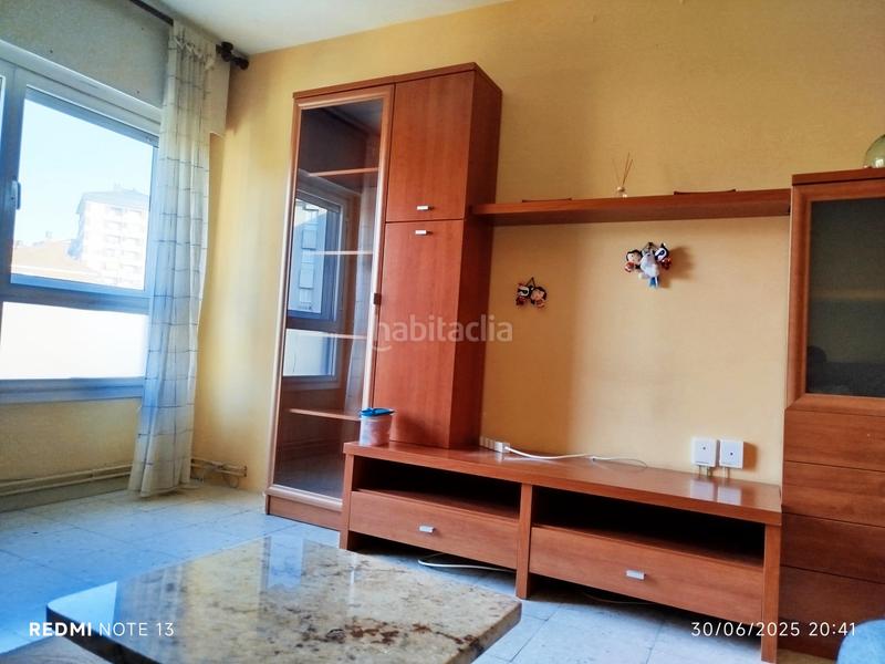 Foto a8dbf664-47ff-44ce-8c26-b7f5b06151de. Alquiler piso lagoas estudiantes en As Lagoas Ourense