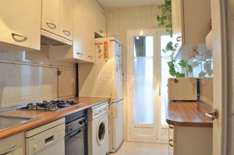 Foto caabf0af-46da-444a-8b99-ecd22b8f8b1a. Casa amb calefacció a Puerta Bonita Madrid
