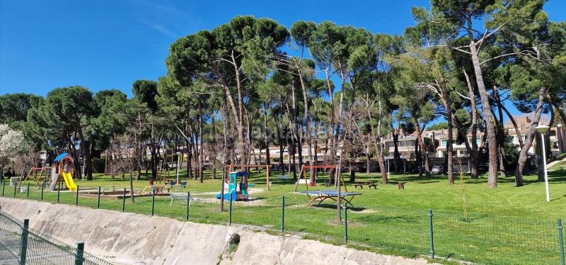Foto 86a7ab74-78a1-4ad3-ae60-8125c10b3c16. Pis amb calefacció aparcament piscina a Aravaca Madrid