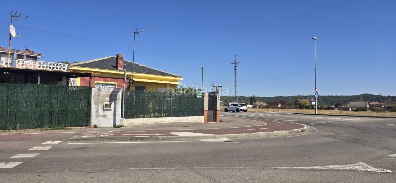 Foto d607a506-b4ce-4fc5-906e-a9aa2f5265b6. Casa  en venta en navatejera, león en Villaquilambre