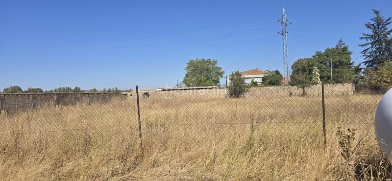 Foto c72dd77e-6342-4d6e-a431-33c99fcdd897. Residential plot in Villaquilambre