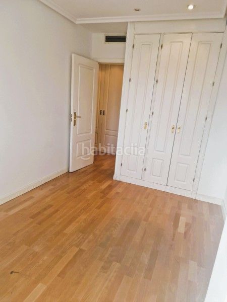 Foto 472985d5-f4b8-46f2-9464-fce3eb7fe8a6. Pis amb calefacció aparcament piscina a Corralejos-Campo de las Naciones Madrid