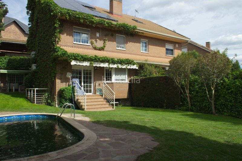 Foto 625f19c2-dd7f-40b0-9446-9c9898b1ec70. Casa a calle monte alto 45 a El Monte Torrelodones