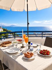 Àtic  Urbanización marina del sol. Ático dúplex con dos terrazas y vistas al mar junto a fuengirola
