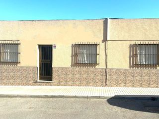 Casa adossada a Matagorda. Oportunidad de adosado en matagorda, el ejido por solo 125.000