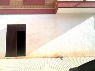 Local Comercial a Santa María del Águila. Amplio almacén en el centro de santa maría del águila  oportunid