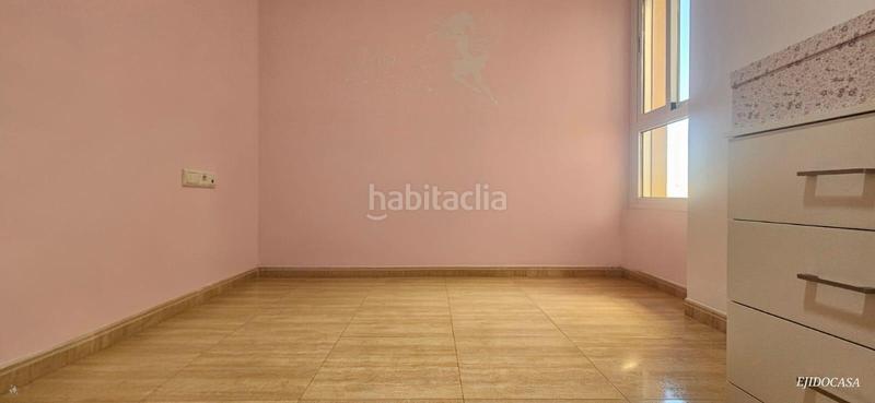Foto 0220fb0b-b3c4-4a49-ae4e-c1c5d922bab3. Piso última planta, máximo confort ático amueblado en el ejido en Ejido (El)