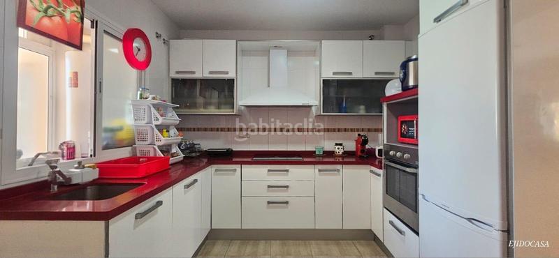Foto 06b210a8-204f-4512-b2c4-ada75fe1ba78. Piso última planta, máximo confort ático amueblado en el ejido en Ejido (El)