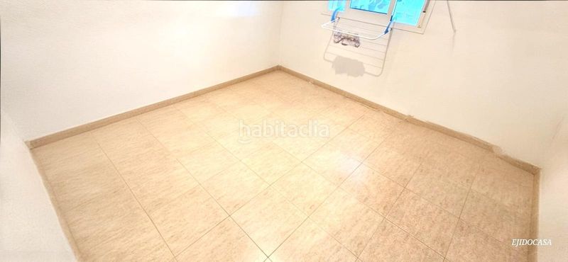 Foto 0b3e5c9a-9ea8-4771-833f-93dfa1c236f3. Casa adossada amb aparcament a Berja