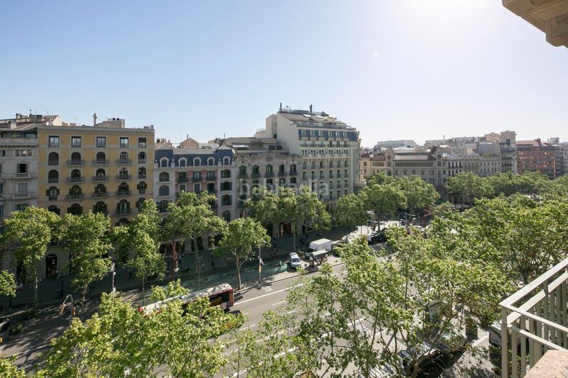 Foto 4307f092-3bc3-427a-86d8-56d478ed730d. Miete dachwohnung in Dreta de l´Eixample Barcelona