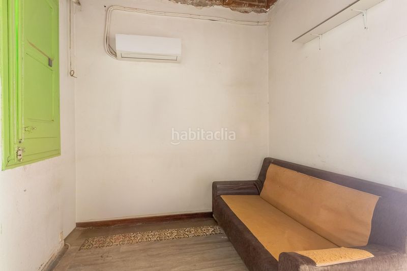 Foto b8a27143-3394-4d3a-b3ed-17e7329eff67. Pis a Sants-Badal Barcelona