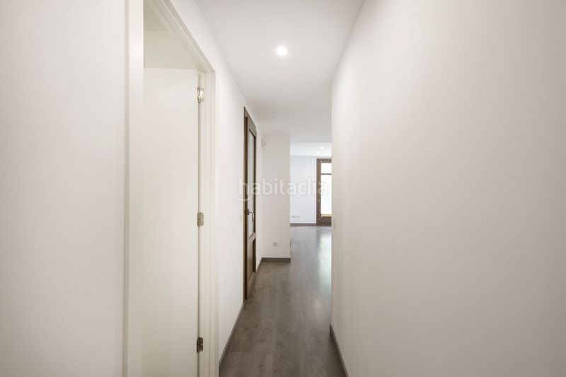 Foto 06491dd7-8b90-4bb4-bb7c-038a3d9fac2c. Pis a Sant Antoni Barcelona