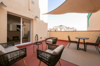 Location Attique  Carrer casp. Ático a estrenar amueblado