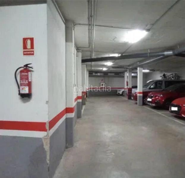 Foto cb045664-855b-4b3f-b085-1b7249b4d9e6. Aparcament cotxe a Centre Esplugues de Llobregat